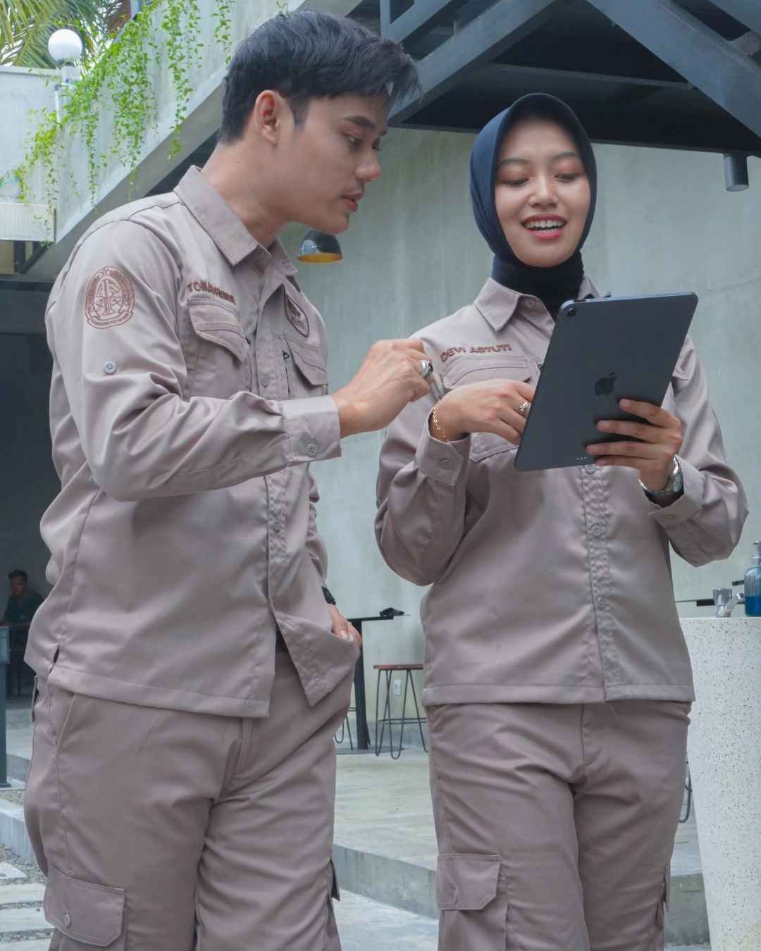 Seragam kerja perusahaan hasil produksi Pusat Konveksi Jogja