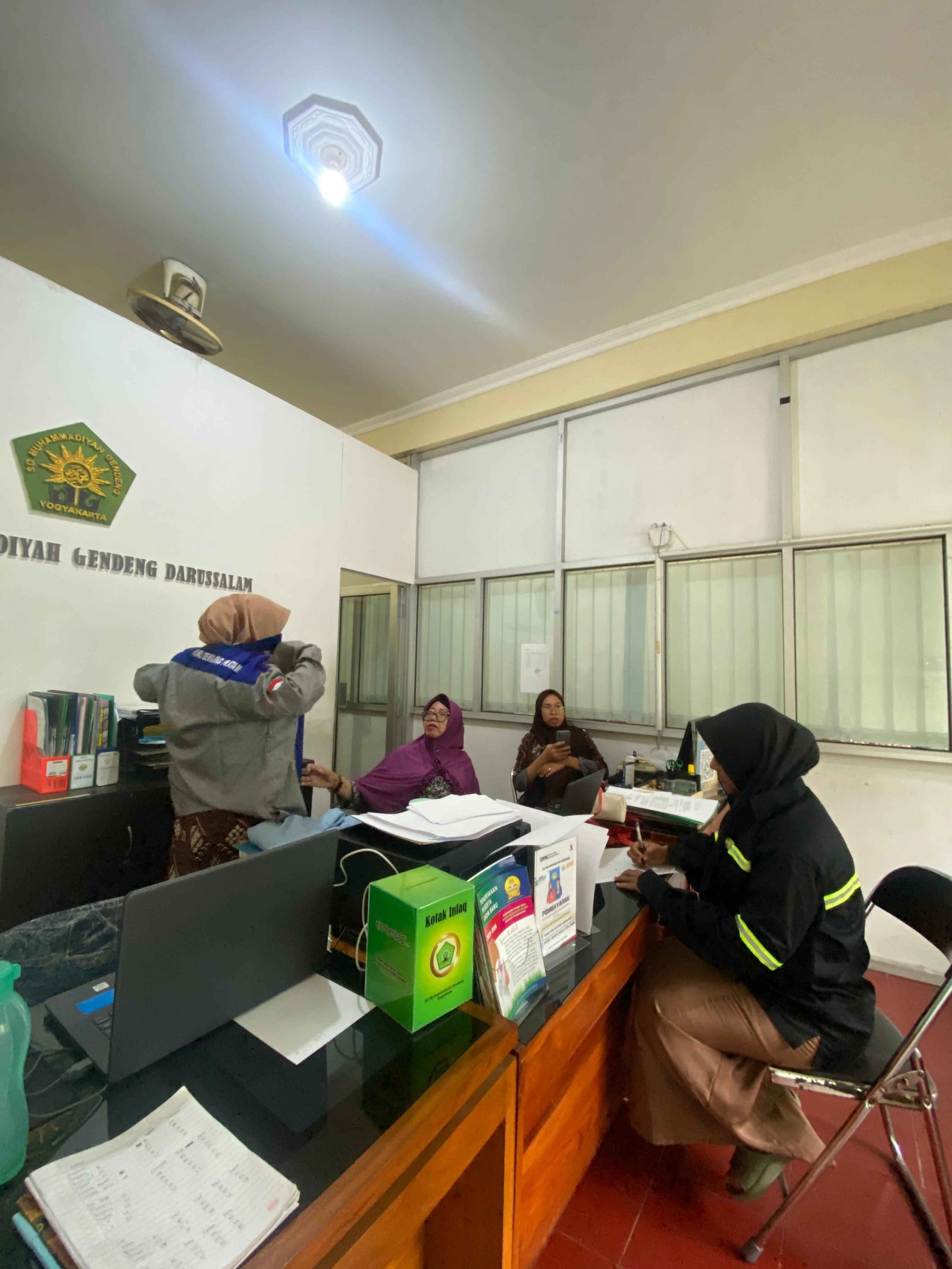 Serah terima seragam kerja di kantor sebuah madrasah